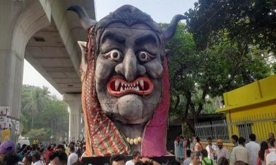 বর্ষবরণের শোভাযাত্রায় নজর কাড়ল ব্যতিক্রমী মুখাবয়ব
