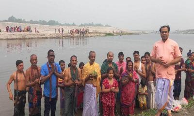 ইসলামপুরে সনাতন ধর্মাবলম্বীদের অষ্টমী স্নানোৎসবে পুণ্যার্থীর ঢল