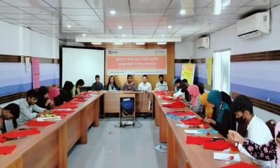 জয়পুরহাটে ব্র্যাকের উদ্যোগে মাসিক স্বাস্থ্য সামগ্রী তৈরির কর্মশালা