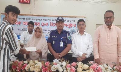 জয়পুরহাটে আহত ‘সি’ ক্যাটাগরির জুলাই যোদ্ধাদের মাঝে চেক বিতরণ