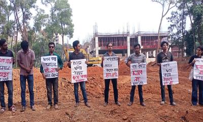 বৃক্ষ নিধনের প্রতিবাদে জাবিতে ছাত্রফ্রন্টের মানববন্ধন