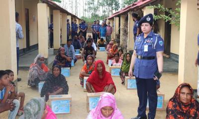 খাগড়াছড়িতে আশ্রয়ণ প্রকল্পে ঈদ উপহার বিতরণ করলেন পুলিশ সুপার