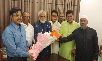 নেতাকর্মীদের সঙ্গে সাঈদ খোকনের শুভেচ্ছা বিনিময়