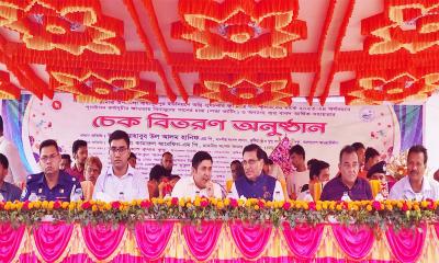 ভেড়ামারায় অগ্নিকাণ্ডে ক্ষতিগ্রস্ত পান চাষিদের মাঝে চেক বিতরণ