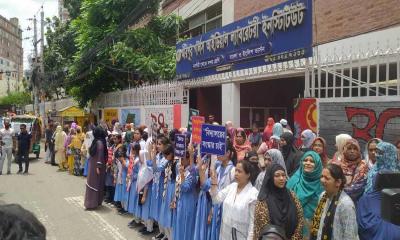 প্রধান শিক্ষক সরানোর পাঁয়তারা, শিক্ষক-শিক্ষার্থীদের মানববন্ধন