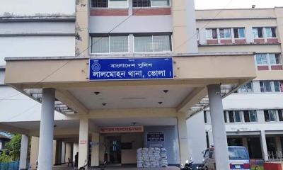 স্বামীকে বেঁধে রেখে স্ত্রীর স্বর্ণালংকার লুটের অভিযোগ