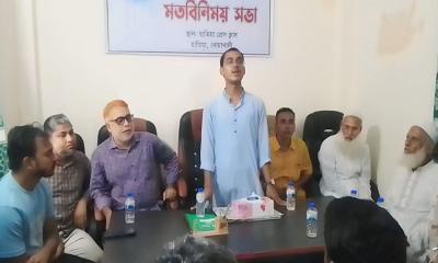 দেশ স্বাধীন হয়েছে আপনারা নির্ভয়ে দুর্নীতিবাজদের বিরুদ্ধে লিখুন