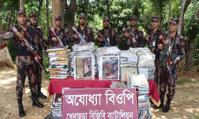 মাটিরাঙ্গা পলাশপুর বিজিবি জোনের অভিযানে ভারতীয় শাড়ি ও টি-শার্ট জব্দ