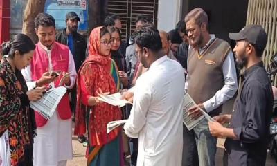 বরিশালে জুলাই বিপ্লবের ঘোষণাপত্রের লিফলেট বিতরণ
