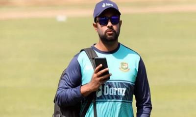 নাফিসকে দেখতে হাসপাতালে ছুটে গেলেন বন্ধু মাশরাফী
