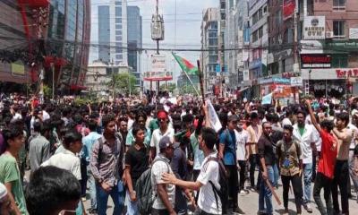 উত্তরায় পুলিশ বক্স ভাঙচুর, সংঘর্ষ চলছে