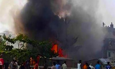 চট্টগ্রামে ফিরিঙ্গি বাজার বস্তিতে ভয়াবহ আগুন!