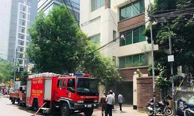 গুলশানে অগ্নিকাণ্ড: ফায়ার সার্ভিসের কুইক রেসপন্সে আগুন নিয়ন্ত্রণে