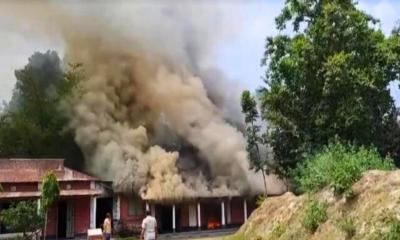 ক্লাস চলাকালীন স্কুলে আগুন, শ্রেণিকক্ষ পুড়ে ছাই