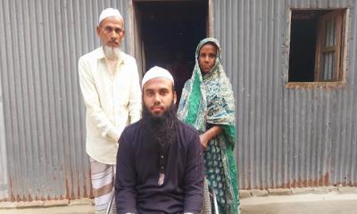 আর্থিক সহায়তায় নতুন জীবন চান পঙ্গু আসাবুদ্দীন