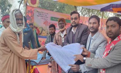 দুধকুমার ফাউন্ডেশনের উদ্যোগে শীতবস্ত্র বিতরণ