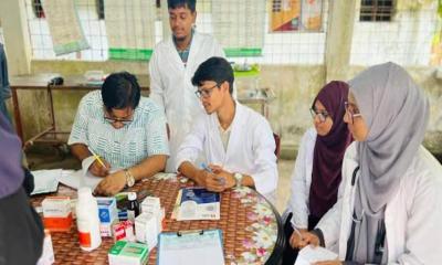 বিশ্ব ভেটেরিনারি দিবস উপলক্ষে পবিপ্রবিতে বিনামূল্যে মেডিকেল ক্যাম্প