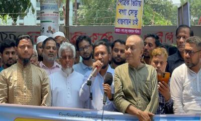 বগা সেতু বাস্তবায়নের দাবিতে জাতীয় প্রেসক্লাবের সামনে মানববন্ধন