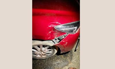 বেপরোয়া মোটরসাইকেলের ধাক্কায় সাংবাদিকের গাড়ি ক্ষতিগ্রস্ত