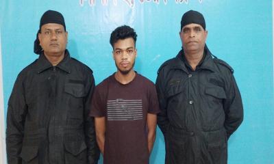বিপুল পরিমাণ চোরাই ইলেকট্রনিক্স ডিভাইসসহ আটক ১