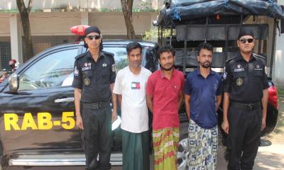জয়পুরহাটে ৩ মাদককারবারি গ্রেপ্তার