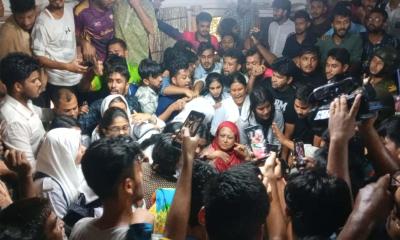শিক্ষার্থীদের তোপের মুখে পদত্যাগ করলেন রংপুর কালেক্টরেট স্কুল এন্ড কলেজের অধ্যক্ষ