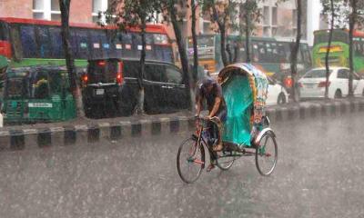 ঢাকায় সারারাত বৃষ্টি, ভোগান্তিতে নগরবাসী