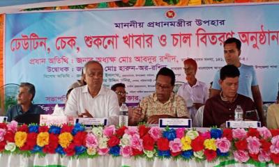 সরিষাবাড়ীতে প্রধানমন্ত্রীর উপহার সামগ্রী বিতরণ