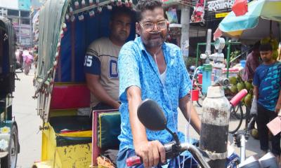 অক্সিজেনের পাইপ নিয়ে রিকশা চালানো সেন্টু আর নেই
