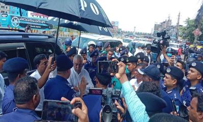 কোটা সংস্কার আন্দোলন: পুড়ে যাওয়া স্থাপনা পরিদর্শন করলেন স্বরাষ্ট্রমন্ত্রী