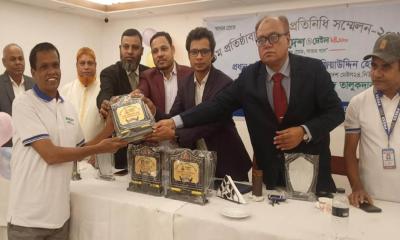 ৫৫ বছর বয়সী সেই শিক্ষার্থী বেলায়েতকে সম্মাননা
