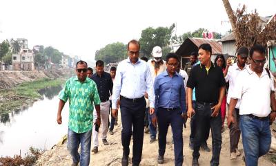 লৌহজং নদীর উন্নয়ন কাজ পরিদর্শনে টাঙ্গাইলের জেলা প্রশাসক
