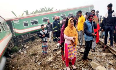 গাজীপুরে কাটা রেললাইনে ট্রেনের ৭ বগি উল্টে নিহত ১, আহত ৬০