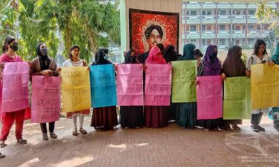 শিক্ষকের বিরুদ্ধে কুপ্রস্তাবের অভিযোগ, ৪৮ ঘণ্টার আল্টিমেটাম