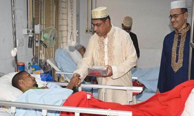সিএমএইচসহ বিভিন্ন সেনা ক্যাম্প পরিদর্শন করলেন সেনাপ্রধান