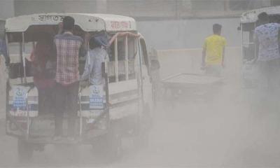 ফের দূষিত শহরের শীর্ষে ঢাকা