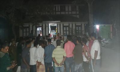 টাকা নিতে অস্বীকৃতি প্রকাশ করায় পোলিং অফিসারকে মারধর