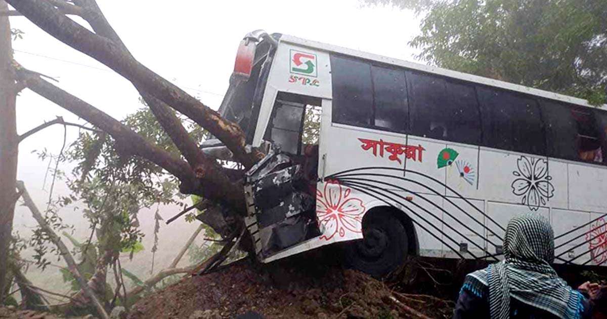 উজিরপুরে বাস-ট্রলি সংঘর্ষে নিহত ২
