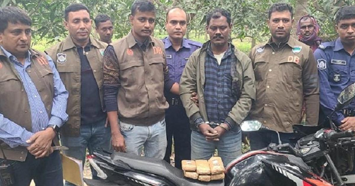 ডিবির অভিযানে দেড় কোটি টাকার স্বর্ণের গহনাসহ আটক ১