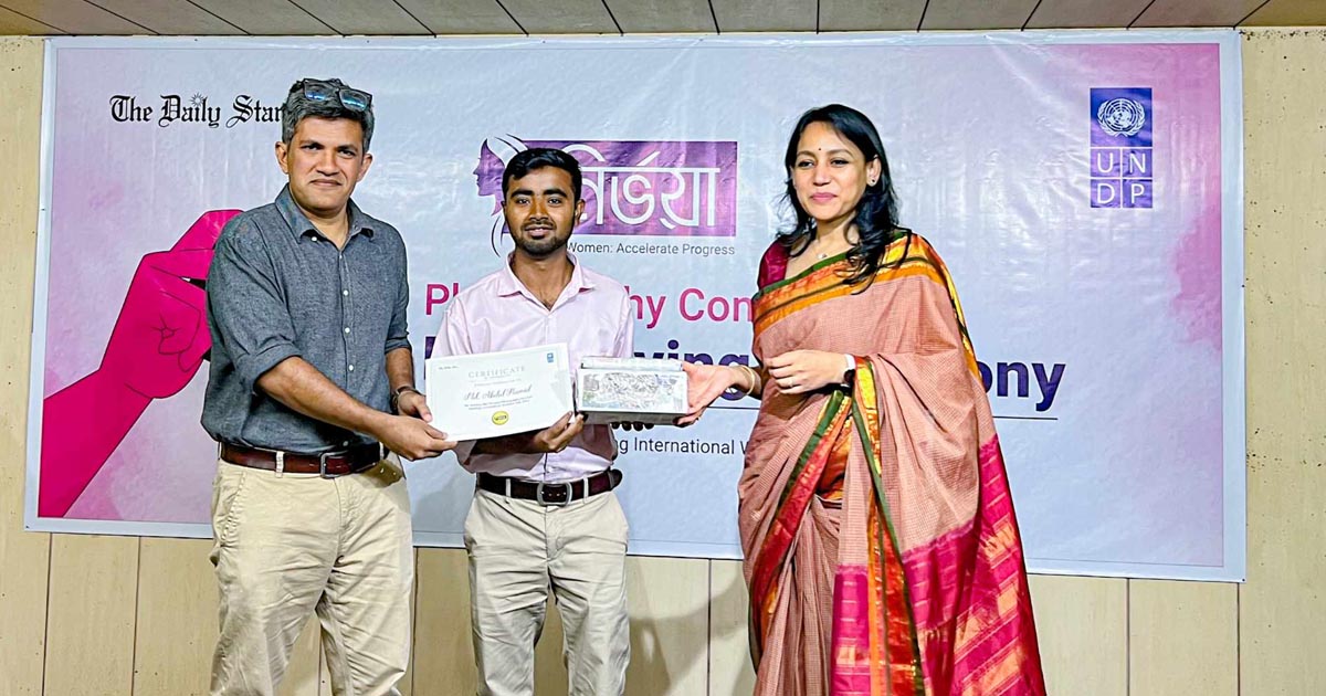‘নির্ভয়া’ আলোকচিত্র সম্মাননা পেলেন আমার সংবাদের আব্দুল হামিদসহ ১০ আলোকচিত্রী