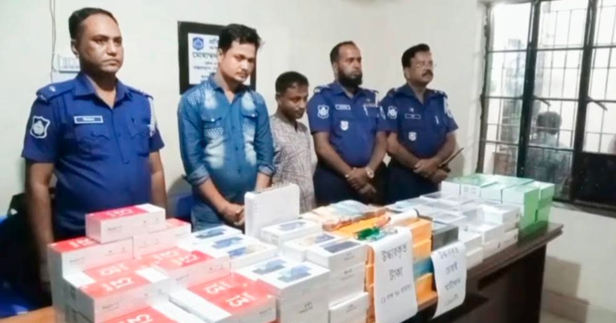 জয়পুরহাটে চুরি হওয়া ১৯৫ টি ফোন ও নগদ টাকা উদ্ধার