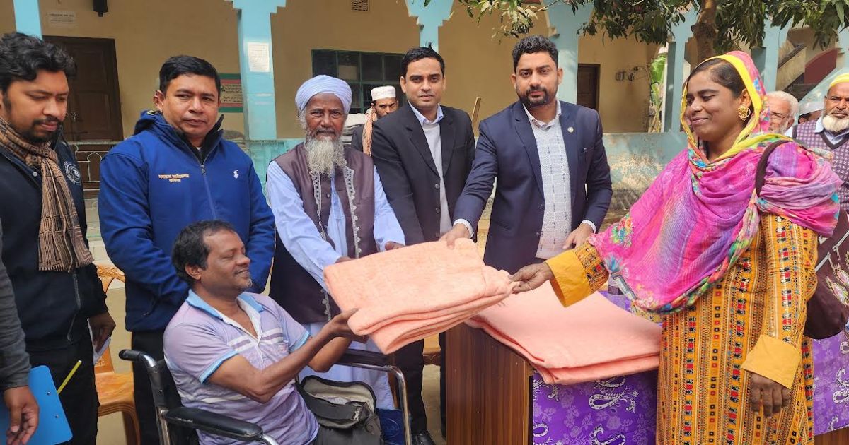 ভেড়ামারা উপজেলা প্রশাসনের পক্ষ থেকে শীতবস্ত্র বিতরণ