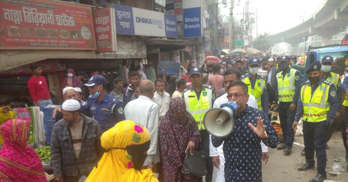 ঢাকা-সিলেট মহাসড়কে ফুটপাতে উচ্ছেদ অভিযান