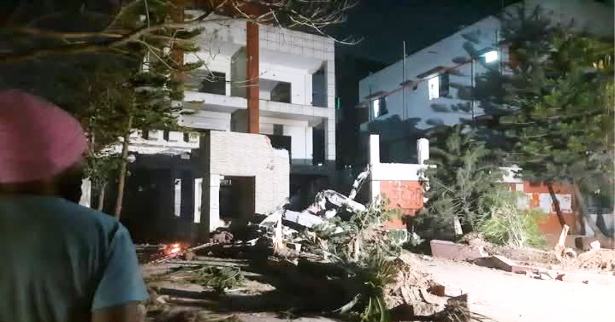 কুষ্টিয়ায় গুঁড়িয়ে দেয়া হলো আ.লীগের প্রেতাত্মাদের বাড়ি