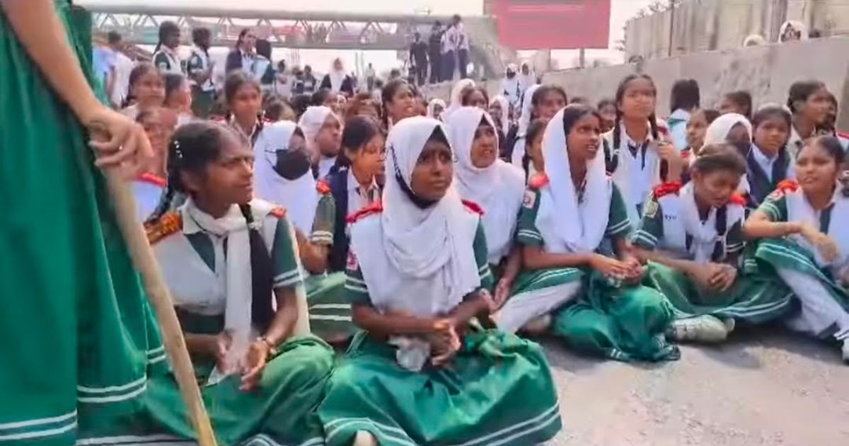 কালিয়াকৈরে শিক্ষকের পদত্যাগ দাবিতে বিক্ষোভ