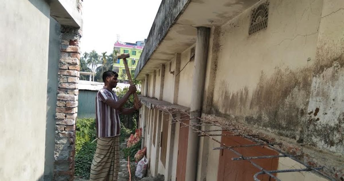 জামালপুরে জোরপূর্বক পাকা স্থাপনা উচ্ছেদ বন্ধ করল প্রশাসন