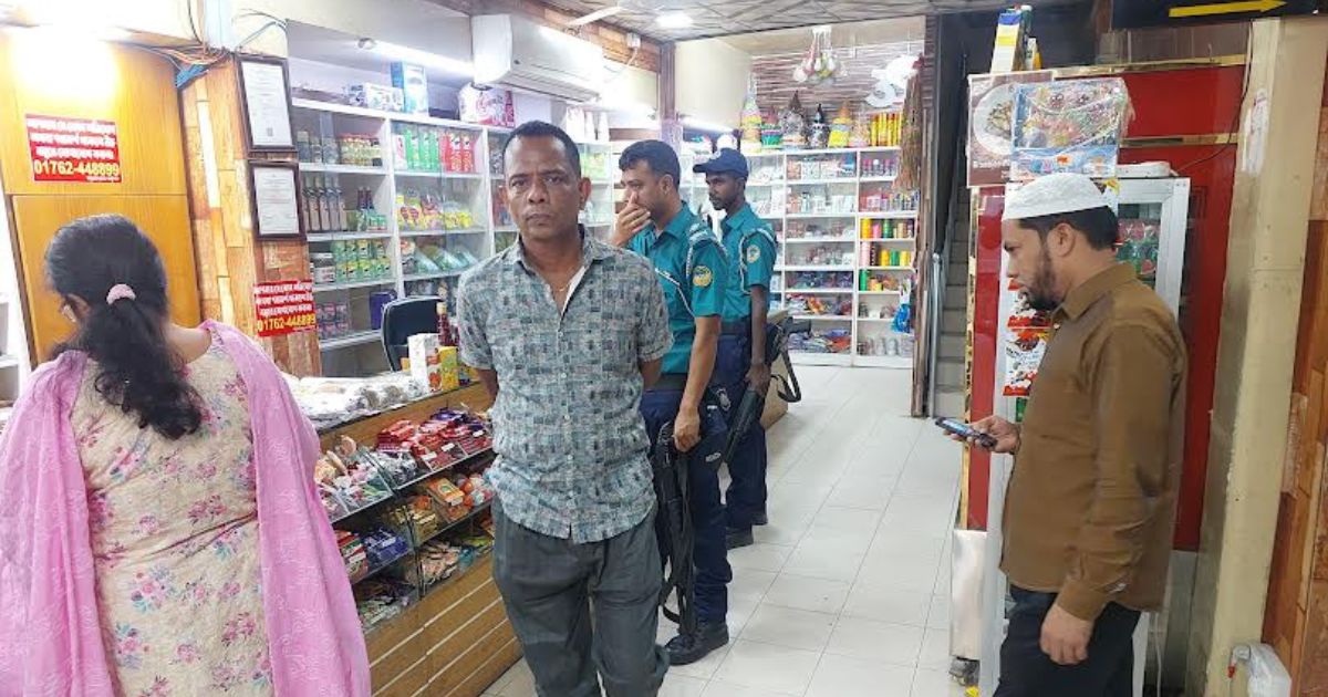 বরিশালে পঁচা খাবার বিক্রির দায়ে ‘থ্রী-এস পেস্ট্রি’কে অর্থদণ্ড