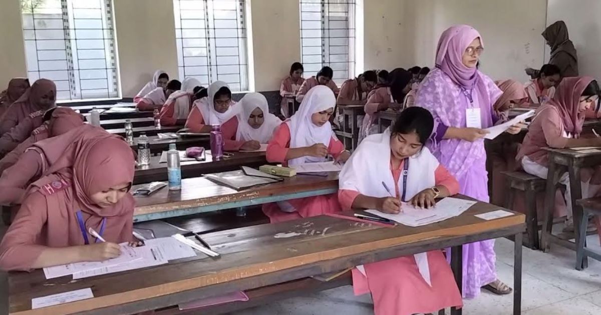 বরিশালে এসএসসি পরীক্ষা শুরু, প্রশ্ন ফাঁসের গুজব না থাকায় স্বস্তি
