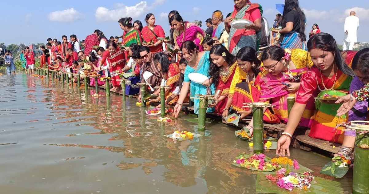 কাপ্তাই হ্রদে ফুল ভাসানোর মধ্যদিয়ে রাঙ্গামাটিতে বৈসাবী উৎসব শুরু