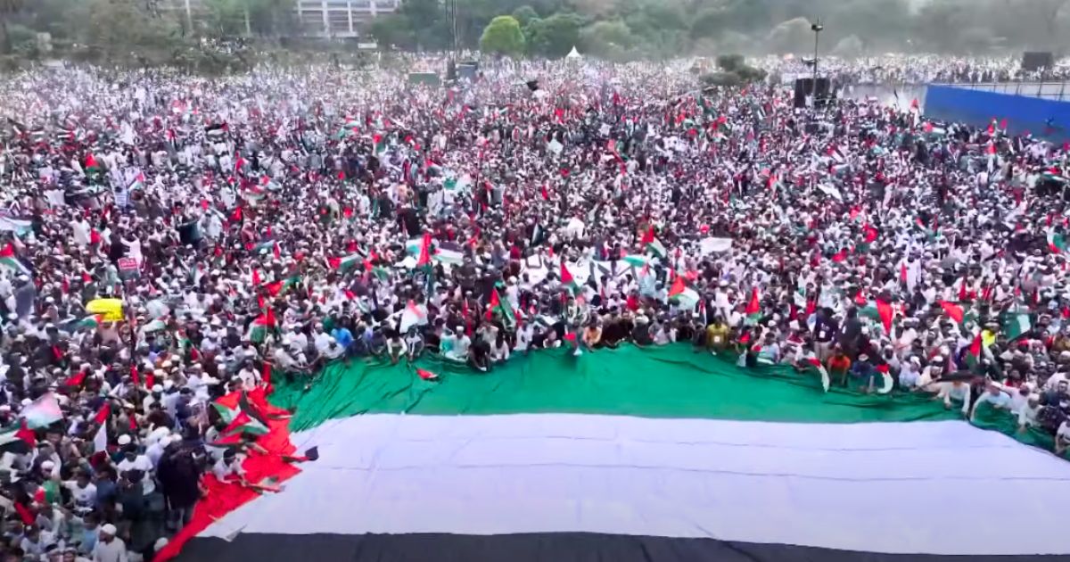 ‘মার্চ ফর গাজা’য় অংশ নিতে সোহরাওয়ার্দী উদ্যানে মানুষের ঢল